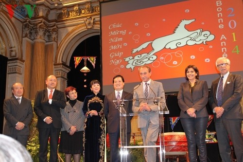 Vietnamese Tet celebrated in Paris City Hall  - ảnh 2